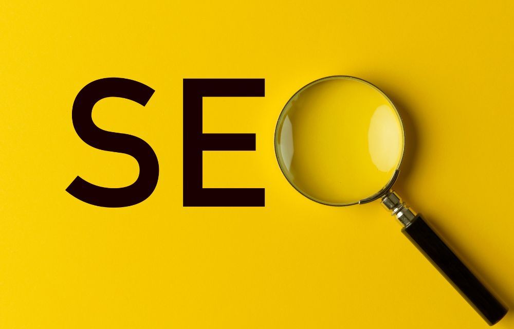 ¿Cuál es la importancia del SEO en una Landing Page y cómo puedo optimizarla para los motores de búsqueda?