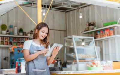 ¿Qué pasos debo seguir para destacar en el mercado en línea como profesional?