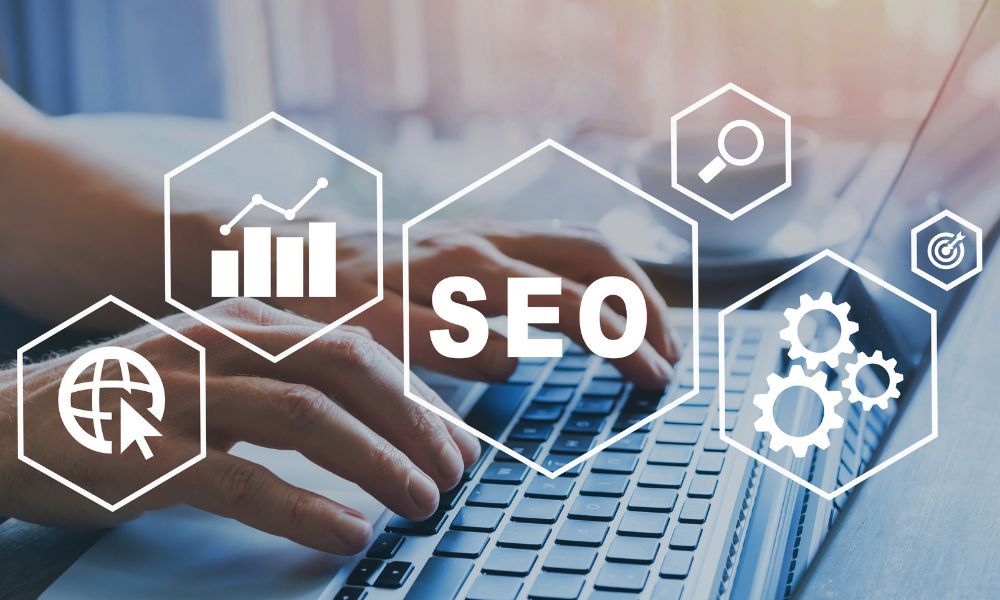 ¿Cuál es la importancia de las redes sociales y el SEO para atraer clientes en línea?