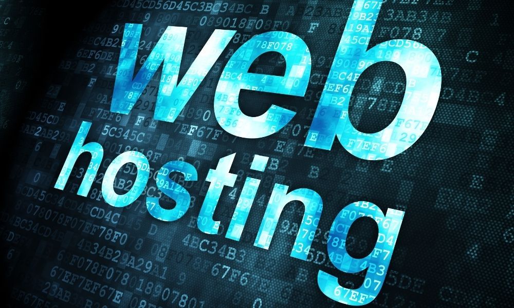 ¿Cuáles son las características esenciales que debo buscar en un proveedor de web hosting?