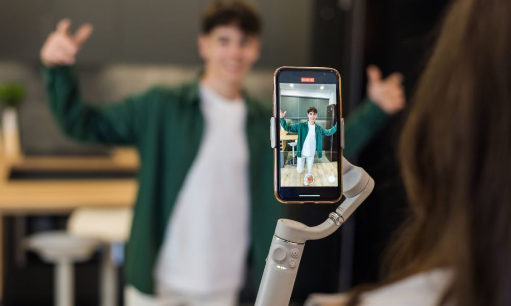 El poder de las redes sociales convertirse en un influencer y ganar dinero