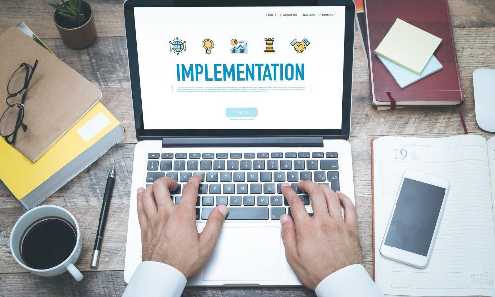 ¿Cuáles son los primeros pasos para implementar estrategias de venta en línea?